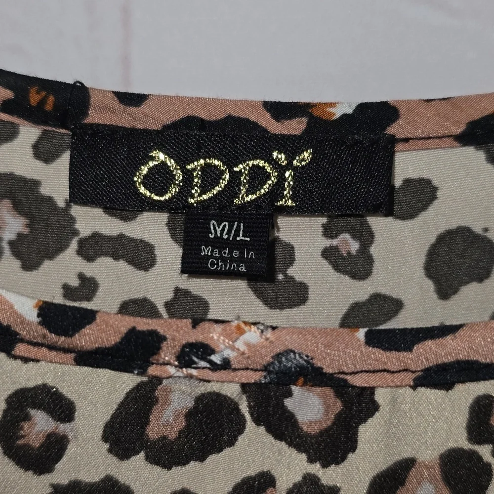 ODDY Multi Color Leopard Sleeve Womens Size M/L - Picture 2 of 9